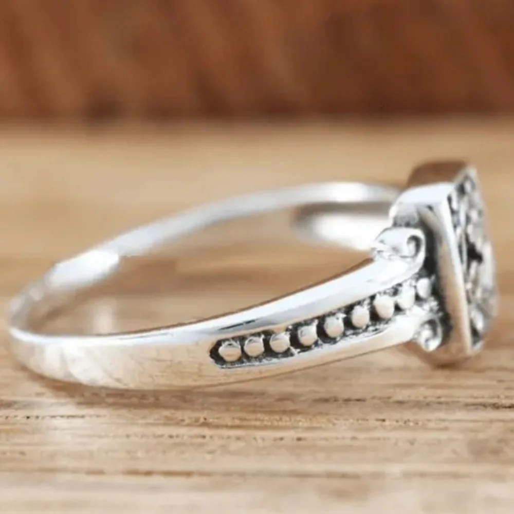 Vintage Vibe Bohemian Flower Ring Silver Tone